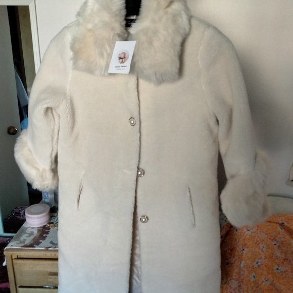Winter Women Coat, Faux Fur - Picture 2 of 4